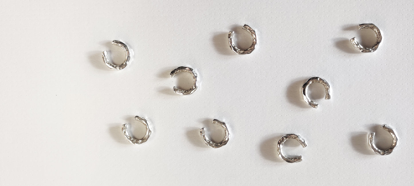 TEXTURED EAR CUFF