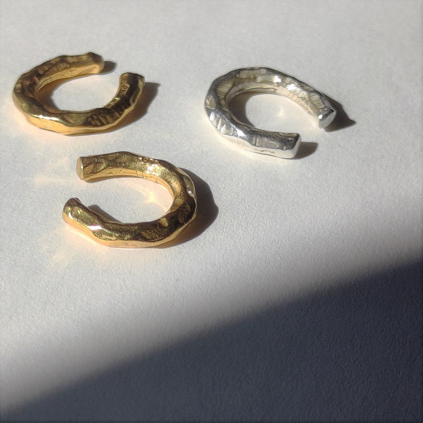 TEXTURED EAR CUFF