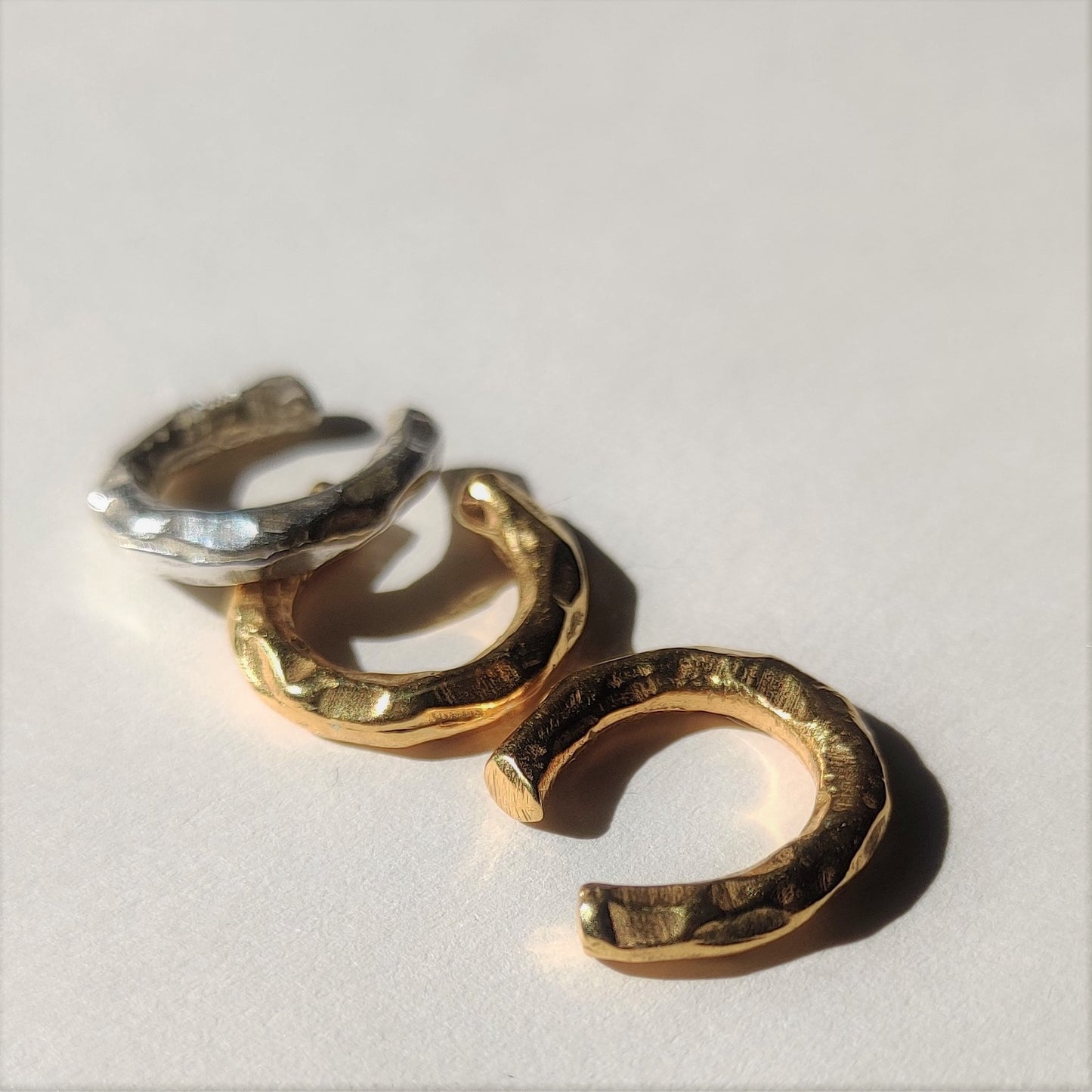 TEXTURED EAR CUFF