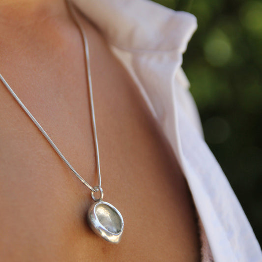 SHELL pendant